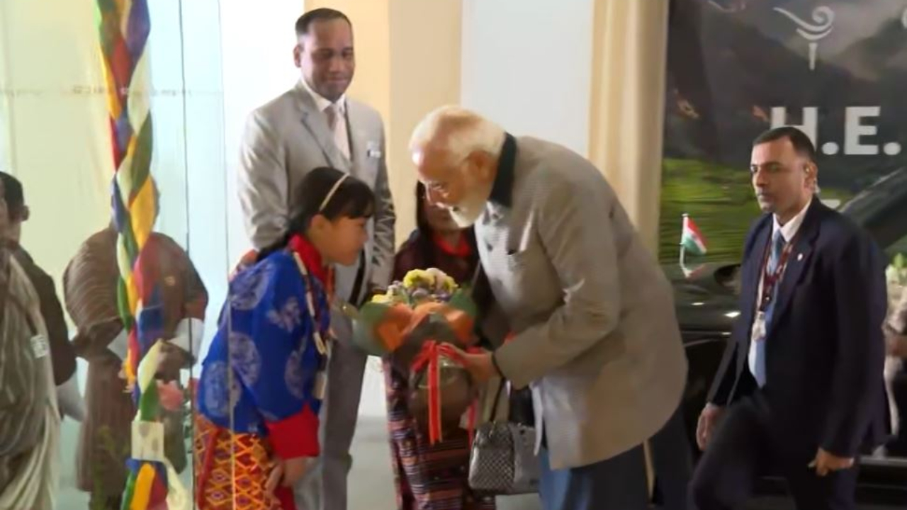 Bhutan: PM Modi interacts with members of Indian diaspora as he arrives at Hotel in Thimphu